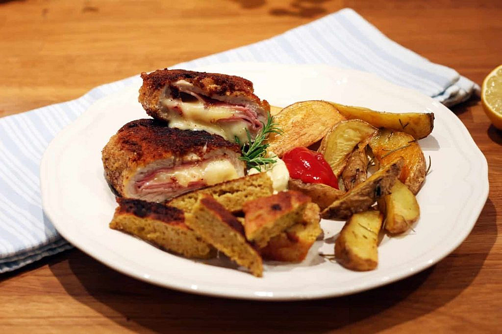 Cordon Bleu mit Kartoffelspalten und Eierstich - Fashion ...