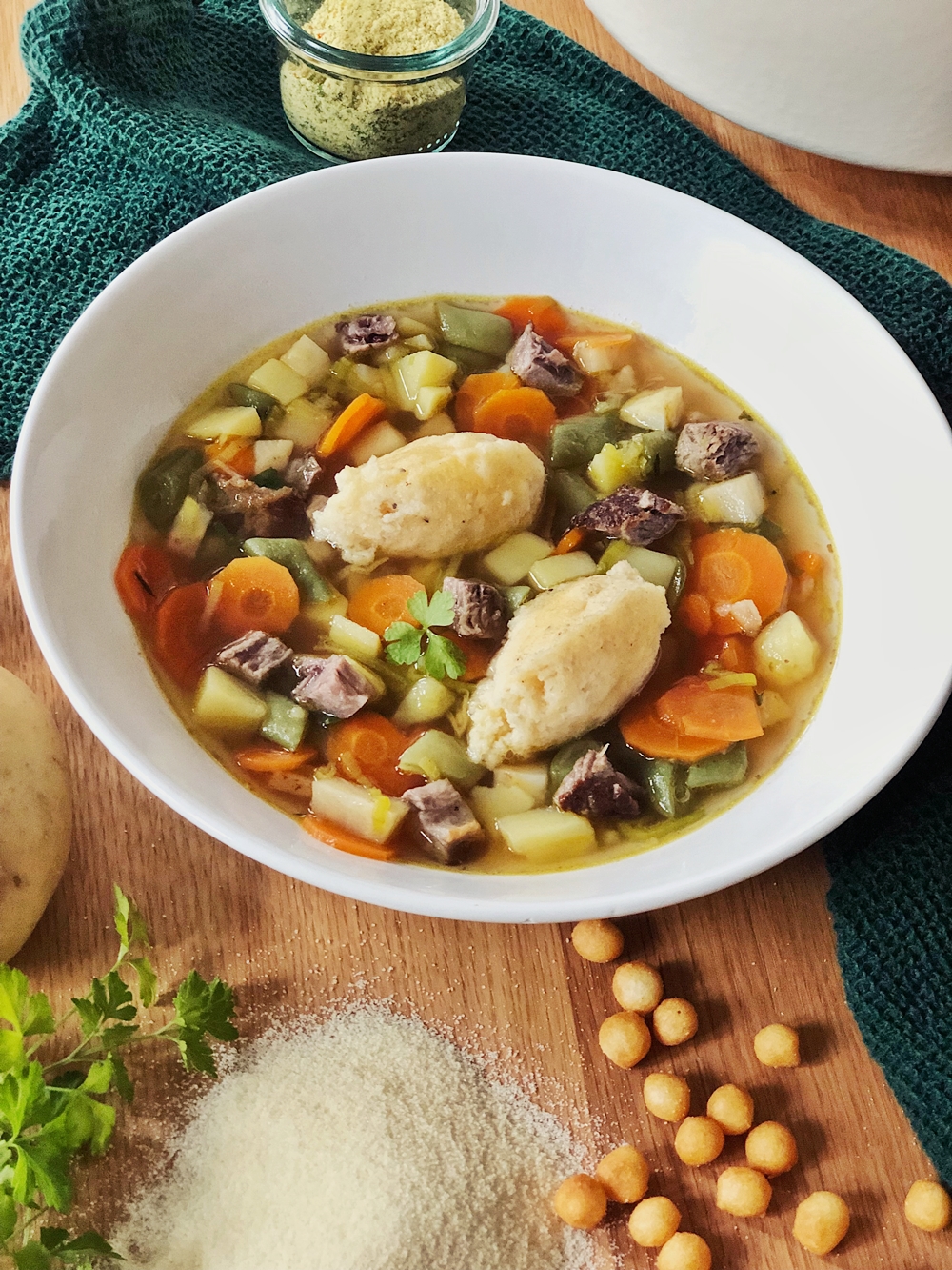 Gemüsesuppe mit Rindfleisch &amp; Grießnockerl - Fashion Kitchen