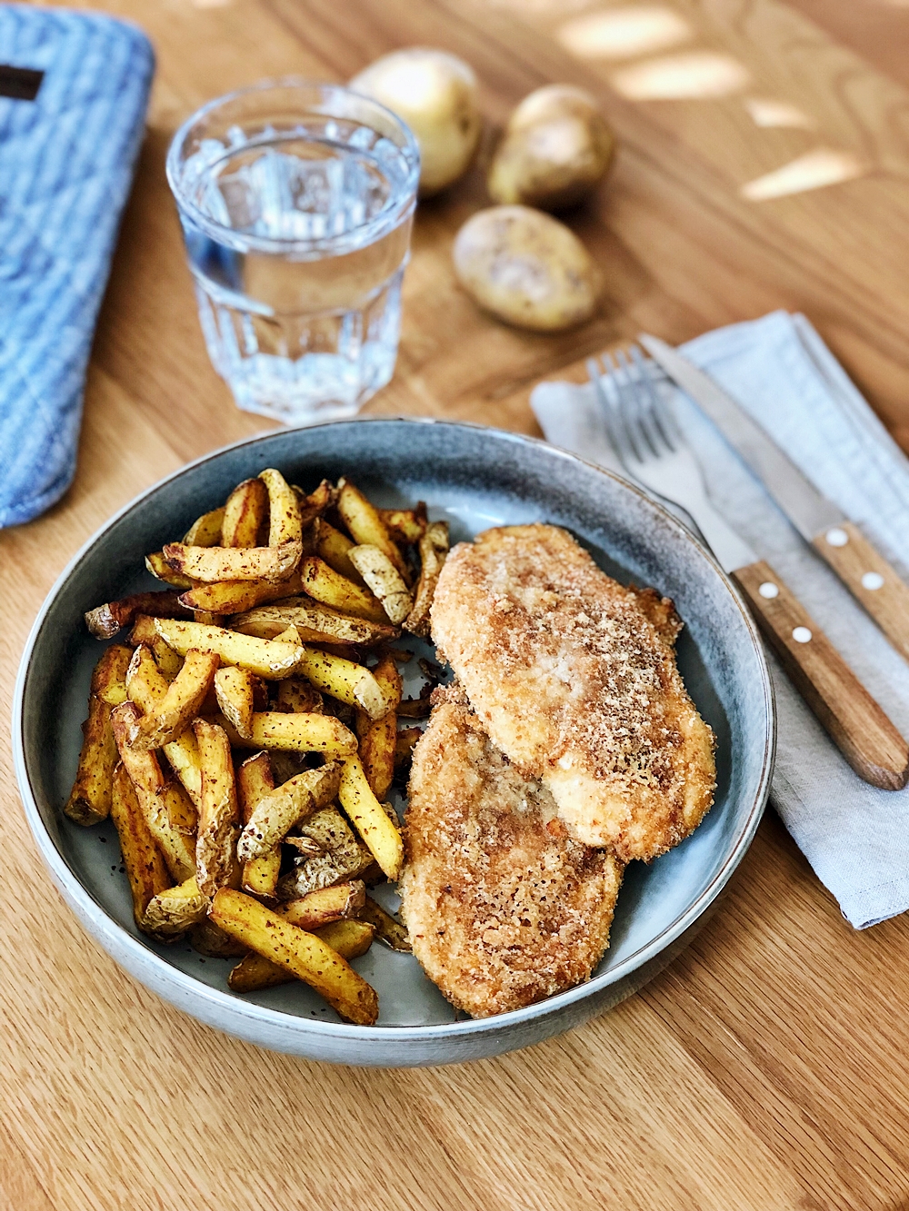 panierte Ofenschnitzel mit selbstgemachten Pommes - Fashion Kitchen