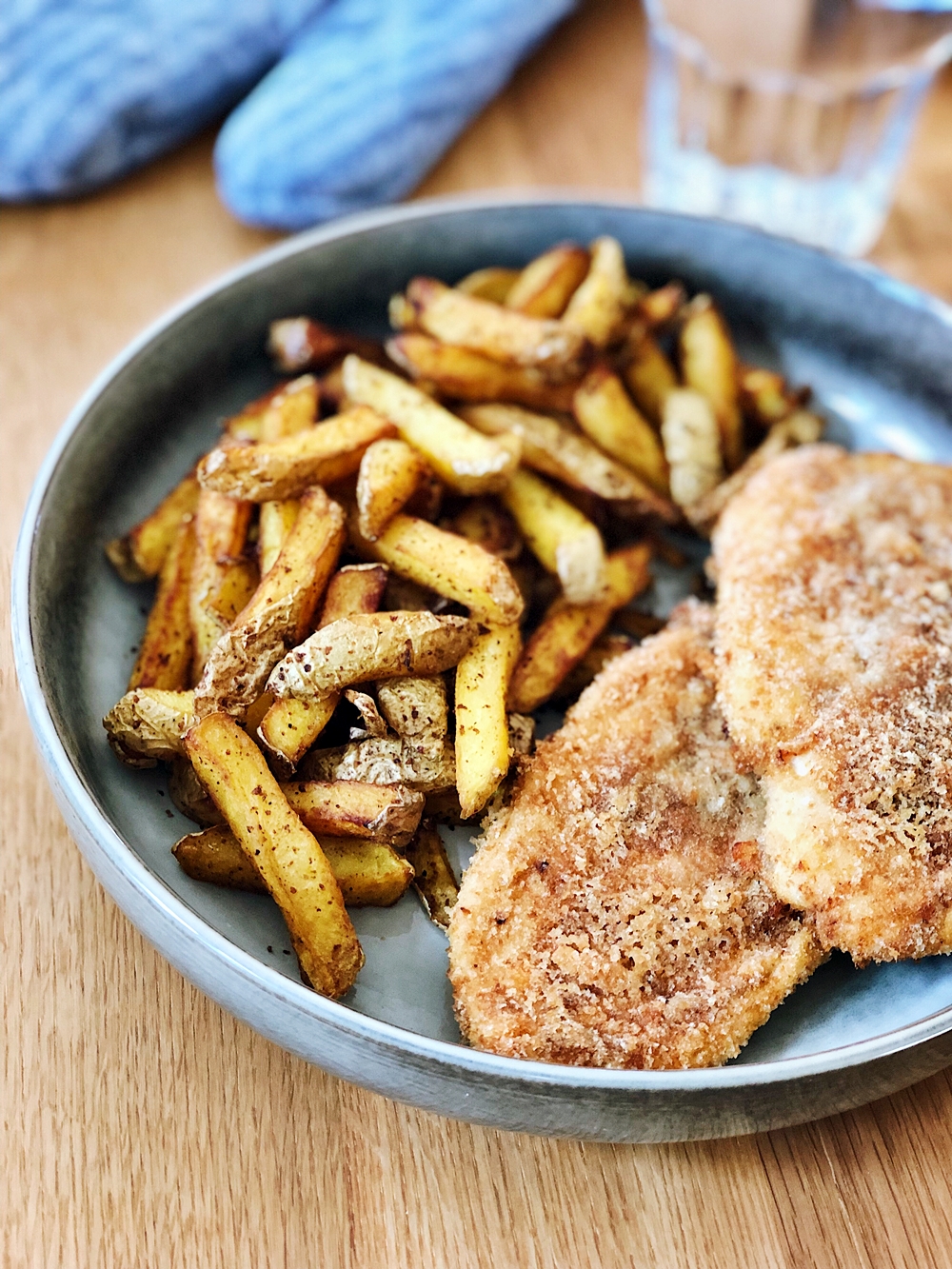 panierte Ofenschnitzel mit selbstgemachten Pommes - Fashion Kitchen