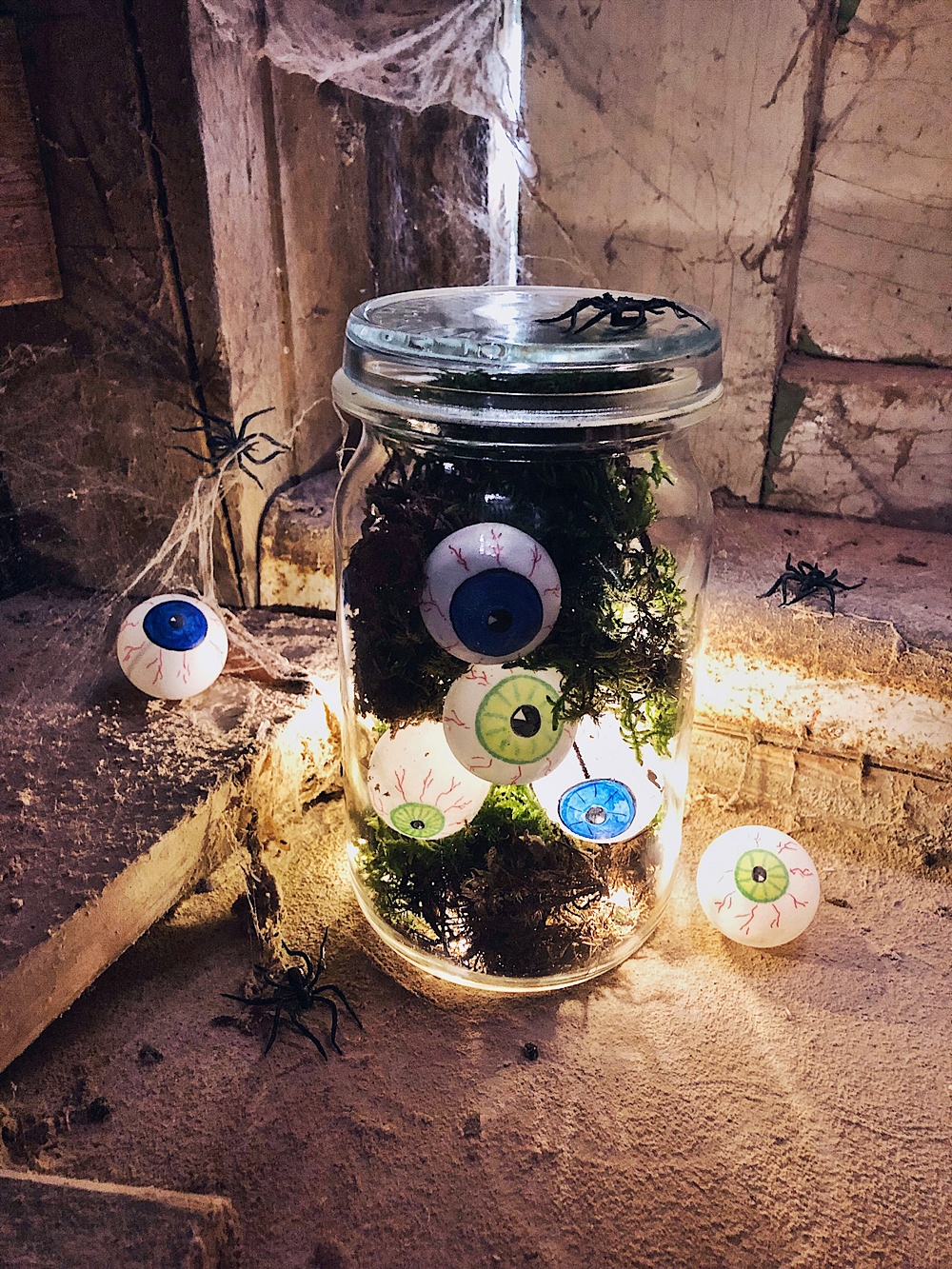 Halloween DIY Augäpfel Lichterkette im Glas Fashion