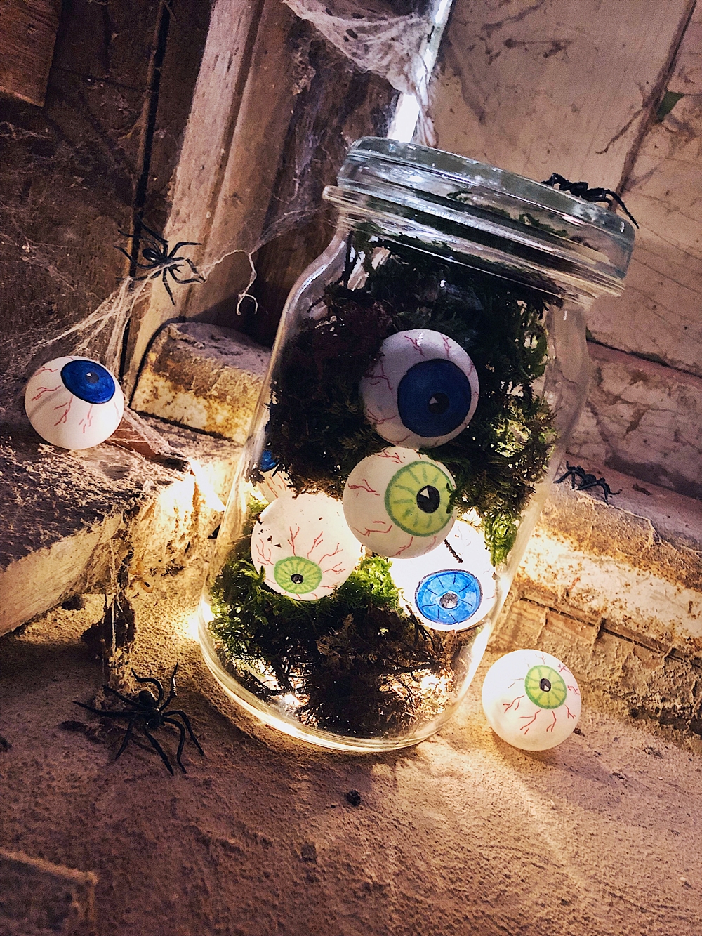 Halloween DIY Augäpfel Lichterkette im Glas Fashion