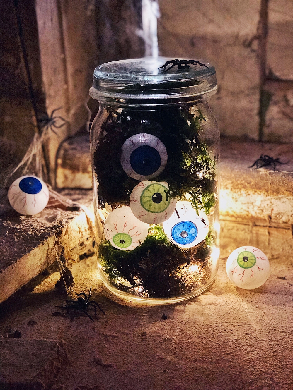 Halloween DIY Augäpfel Lichterkette im Glas Fashion