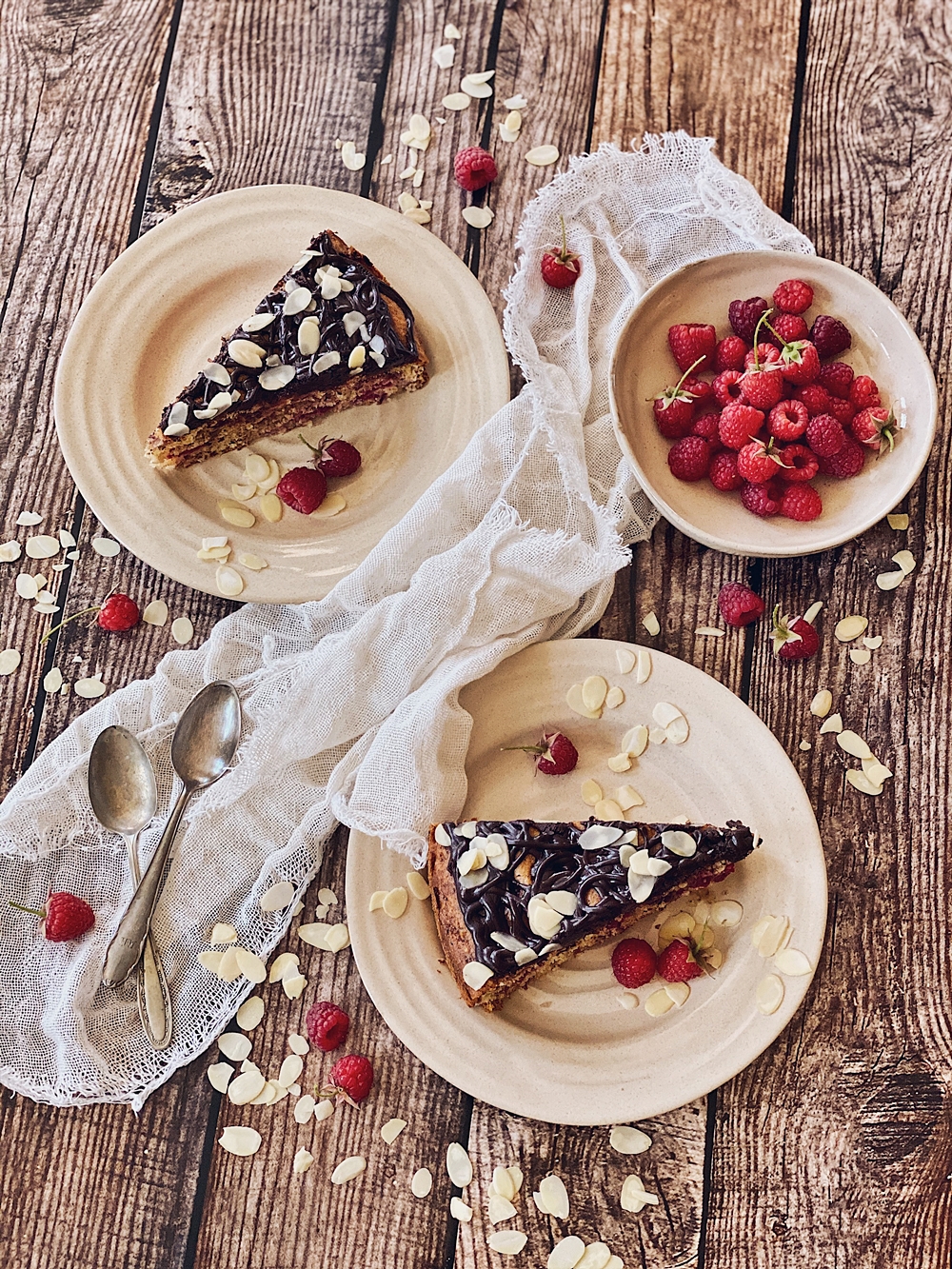 Himbeer-Mandelkuchen mit Schokoladen-Ganache - Fashion Kitchen