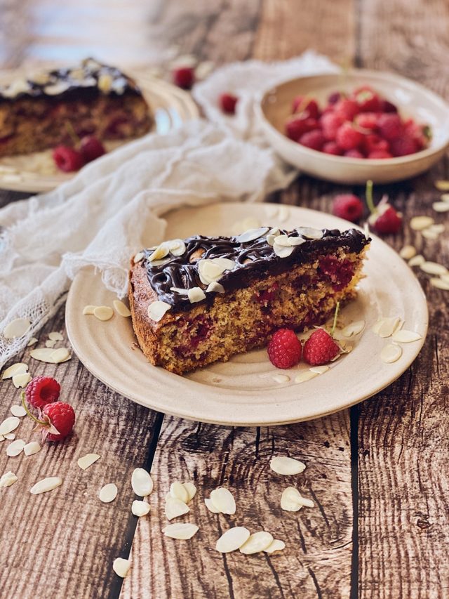 Himbeer-Mandelkuchen mit Schokoladen-Ganache - Fashion Kitchen