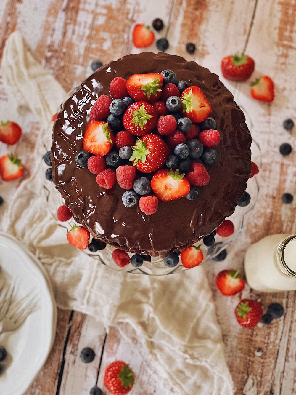 Naked Cake Mit Beeren Mascarponecreme Und Schokoladenganache